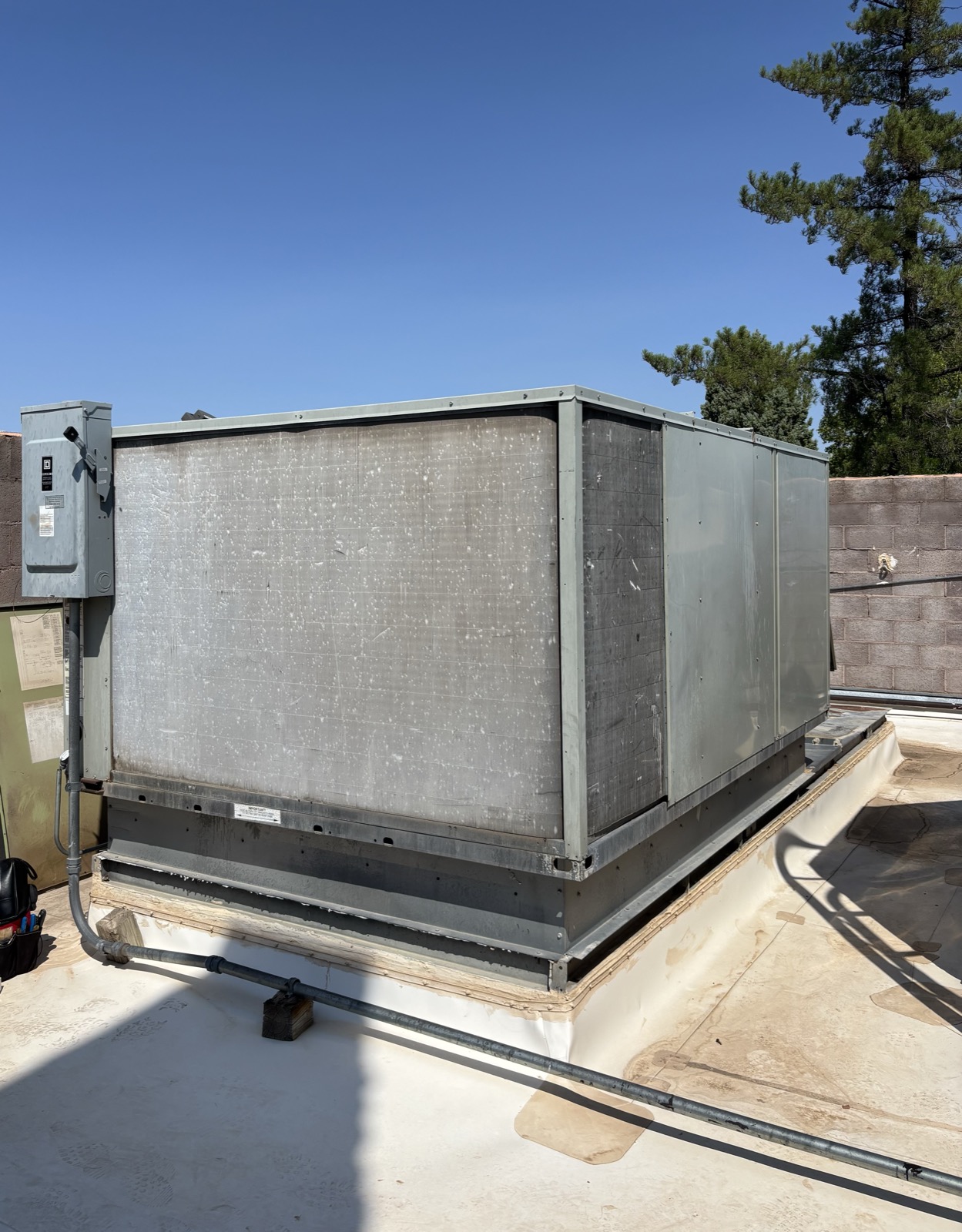 Commercial rooftop HVAC unit